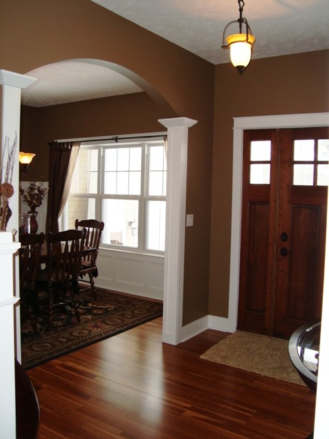 Example of a classic entryway design in Grand Rapids