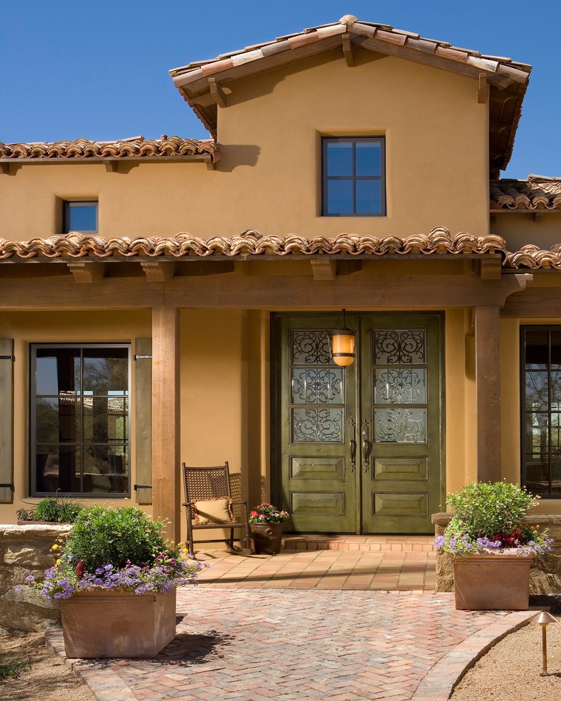 Mediterrane Haustür mit Doppeltür und grüner Haustür in Phoenix