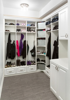 https://st.hzcdn.com/simgs/pictures/entryways/white-and-bright-mudroom-organization-closet-organizing-systems-img~2d61fa1306d0c8f0_3-1960-1-030d809.jpg