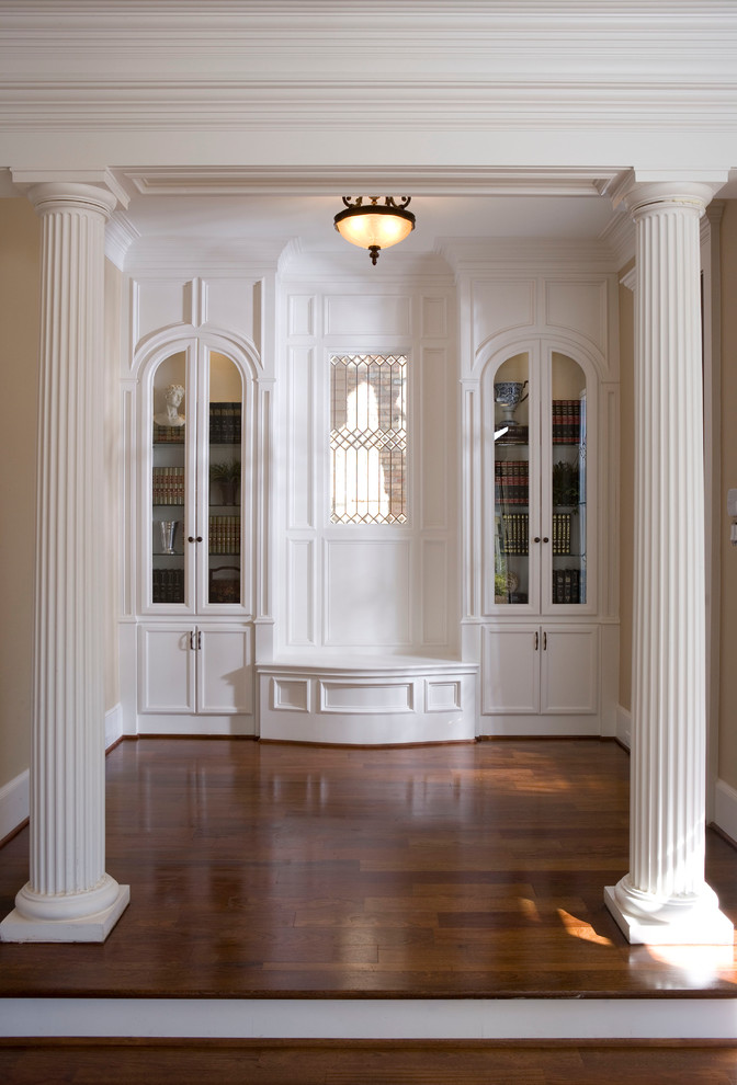 Inspiration for a timeless entryway remodel in Houston