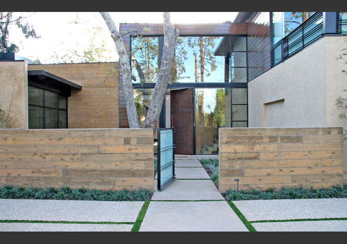 Entryway - contemporary entryway idea in Los Angeles