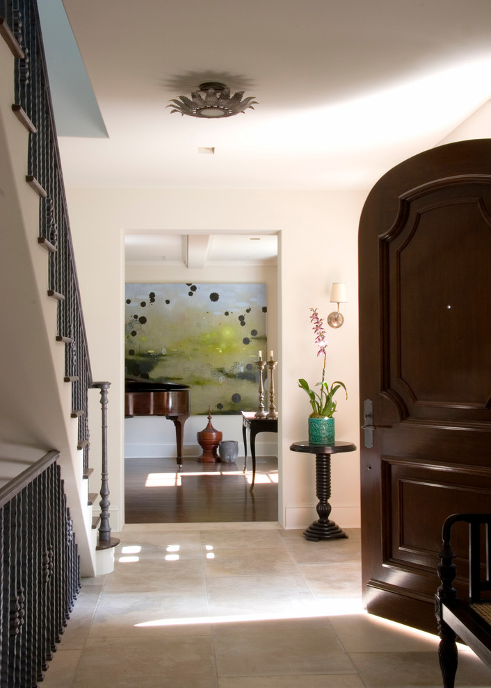 Transitional entryway photo in Los Angeles