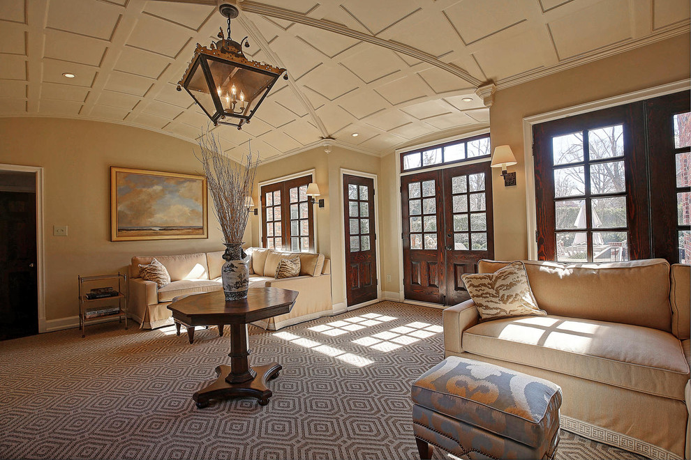 Foto de hall clásico grande con paredes beige, moqueta, puerta doble y puerta marrón