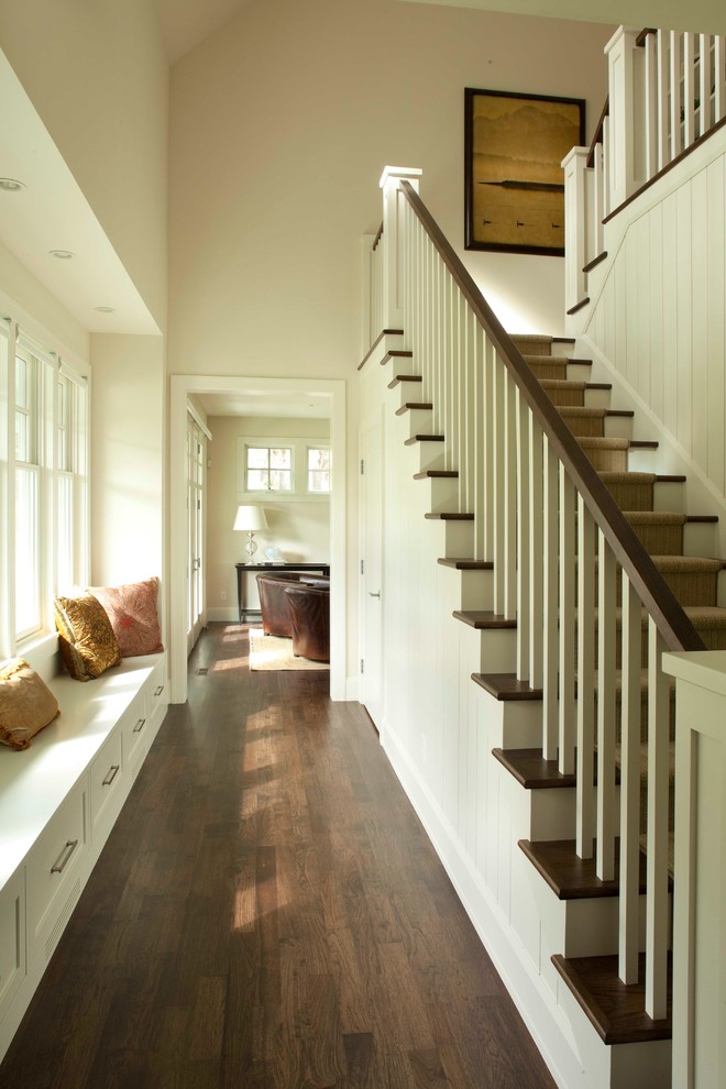 Example of a classic entry hall design in Minneapolis