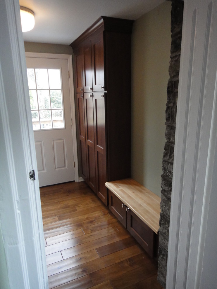 Design ideas for a traditional entrance in Philadelphia.