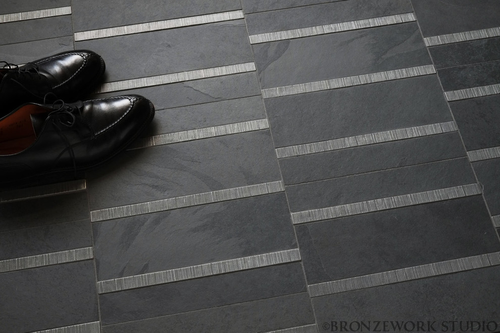 Design ideas for a classic entrance in Chicago with slate flooring.