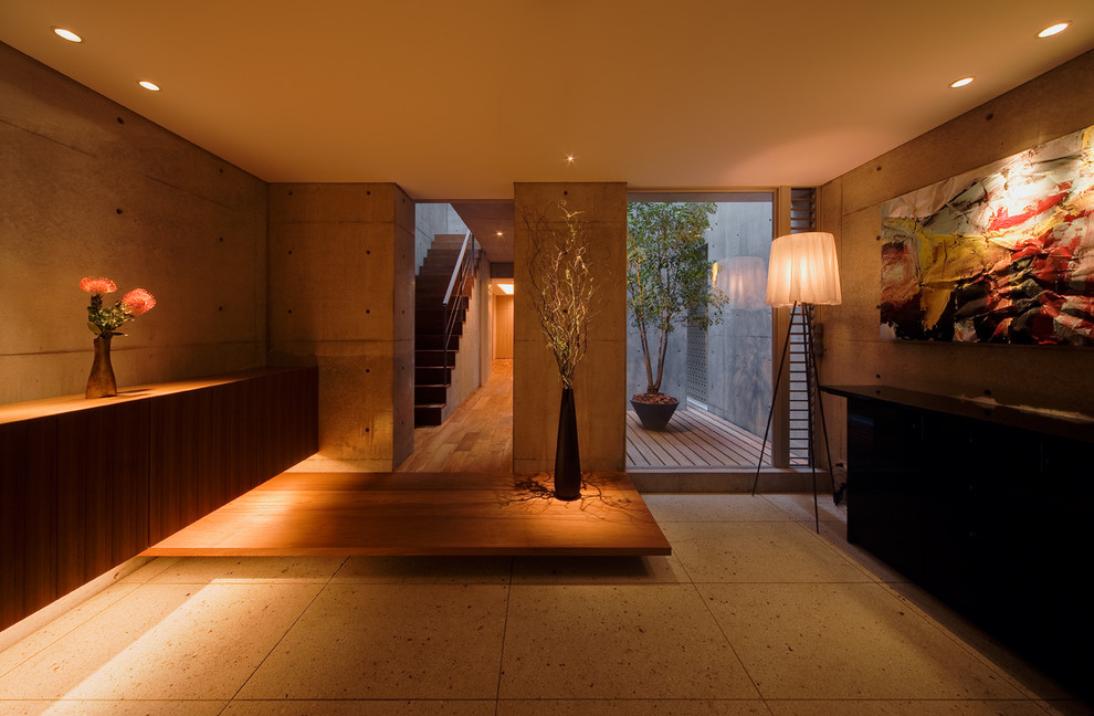 Photo of a contemporary vestibule in Osaka with grey walls, travertine flooring and feature lighting.