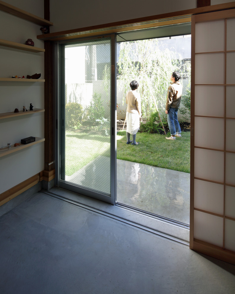 Inspiration for an entryway remodel in Tokyo
