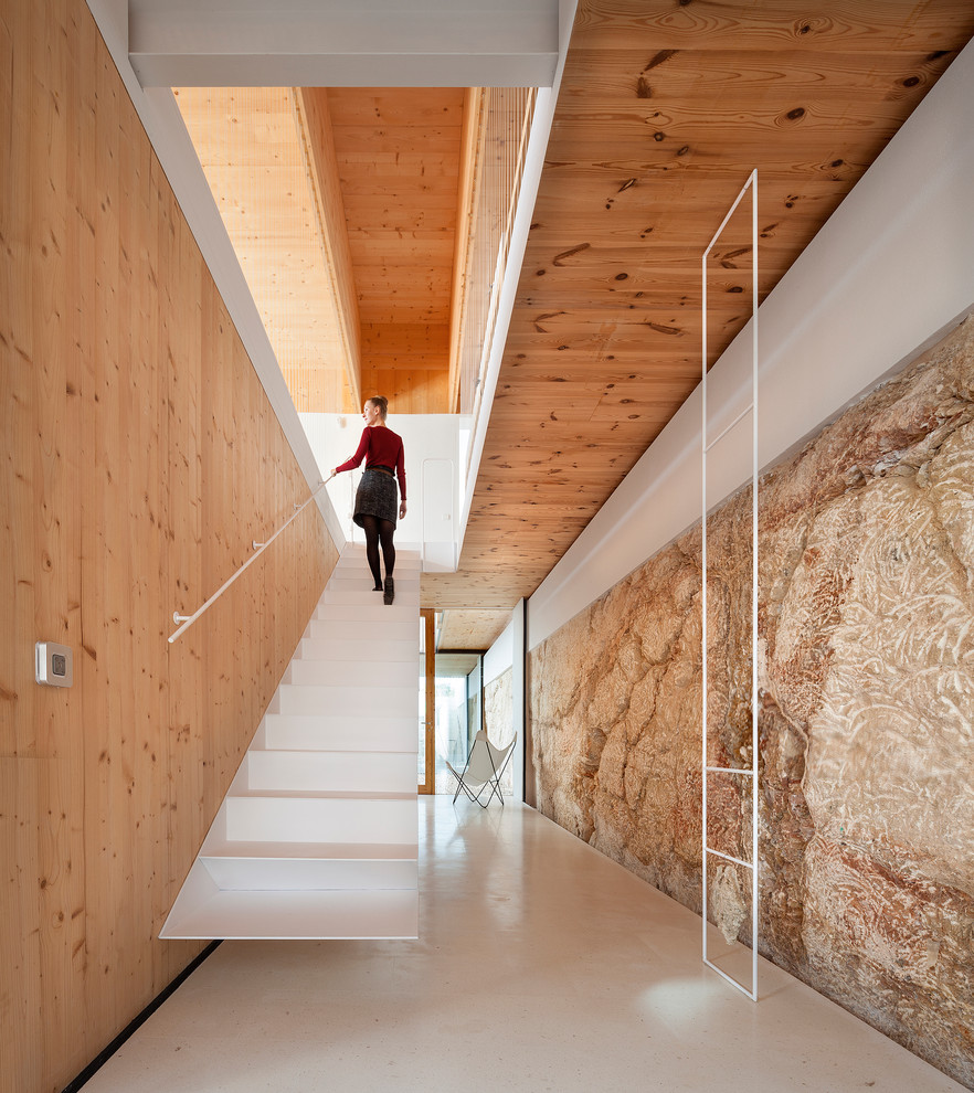 Источник вдохновения для домашнего уюта: лестница среднего размера в средиземноморском стиле
