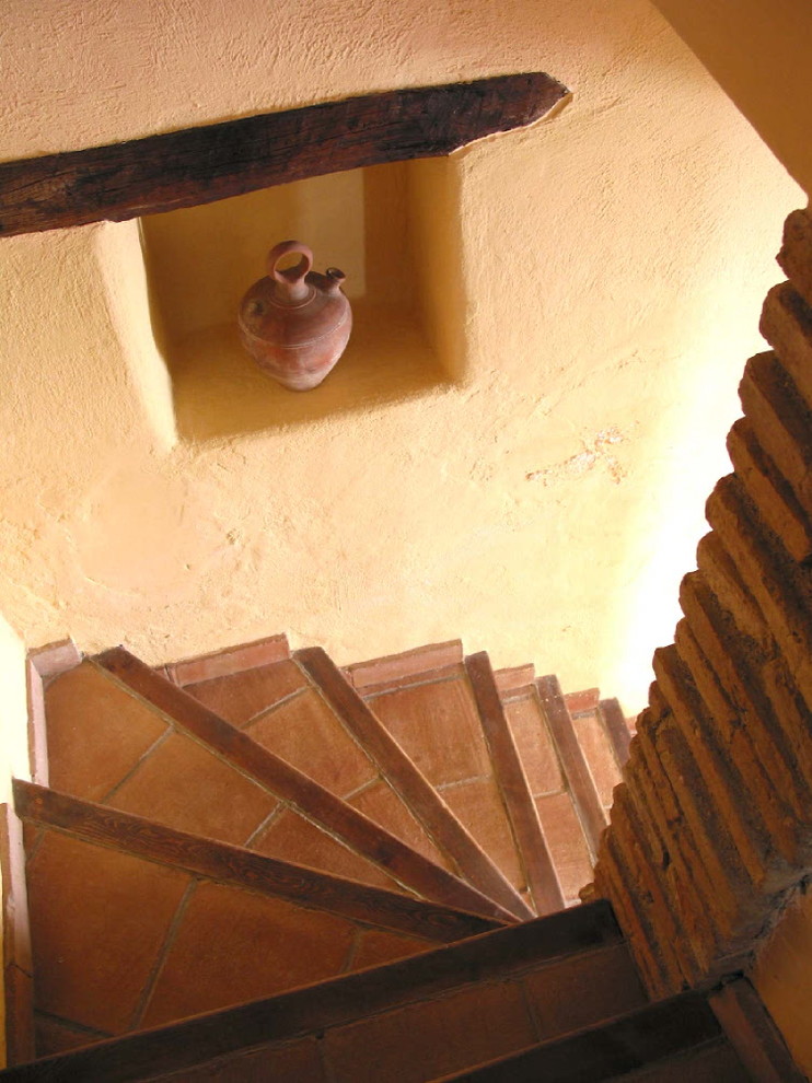 На фото: лестница в стиле рустика