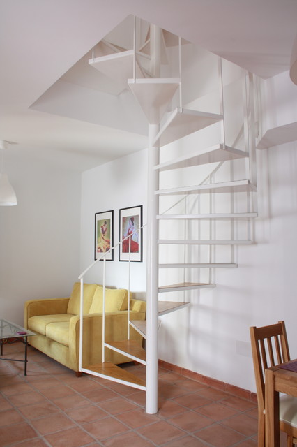 Escalera para una casa pequeña // Stairs for a small house - Mediterráneo -  Escalera - Otras zonas - de KR-ARQUITECTURA | Houzz