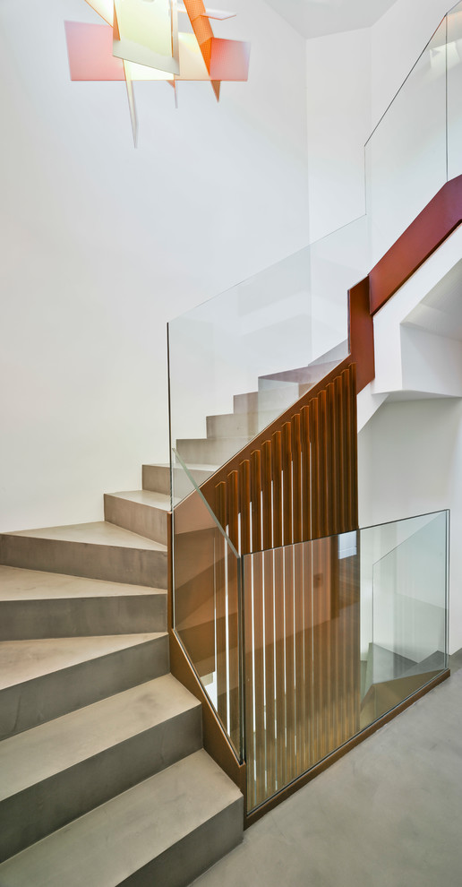 This is an example of a modern staircase in Alicante-Costa Blanca.