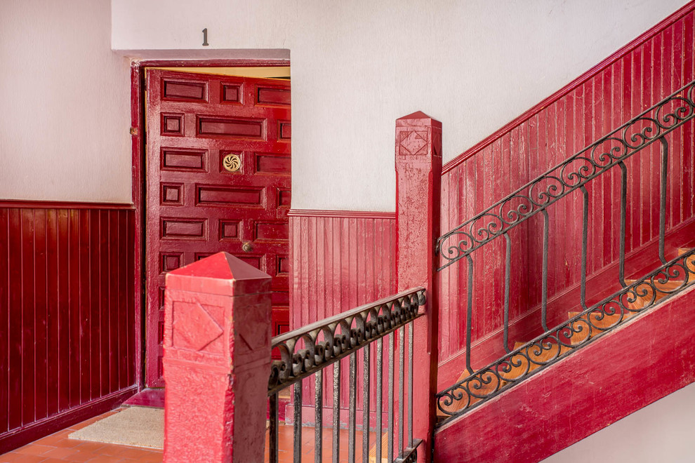 マドリードにあるインダストリアルスタイルのおしゃれな階段の写真