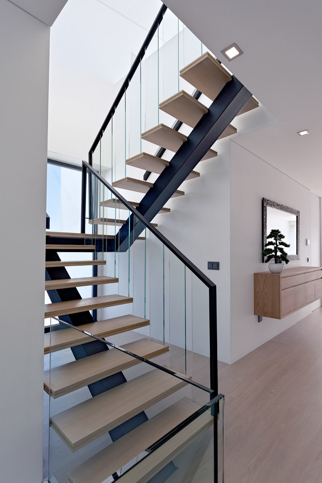 Источник вдохновения для домашнего уюта: лестница в современном стиле