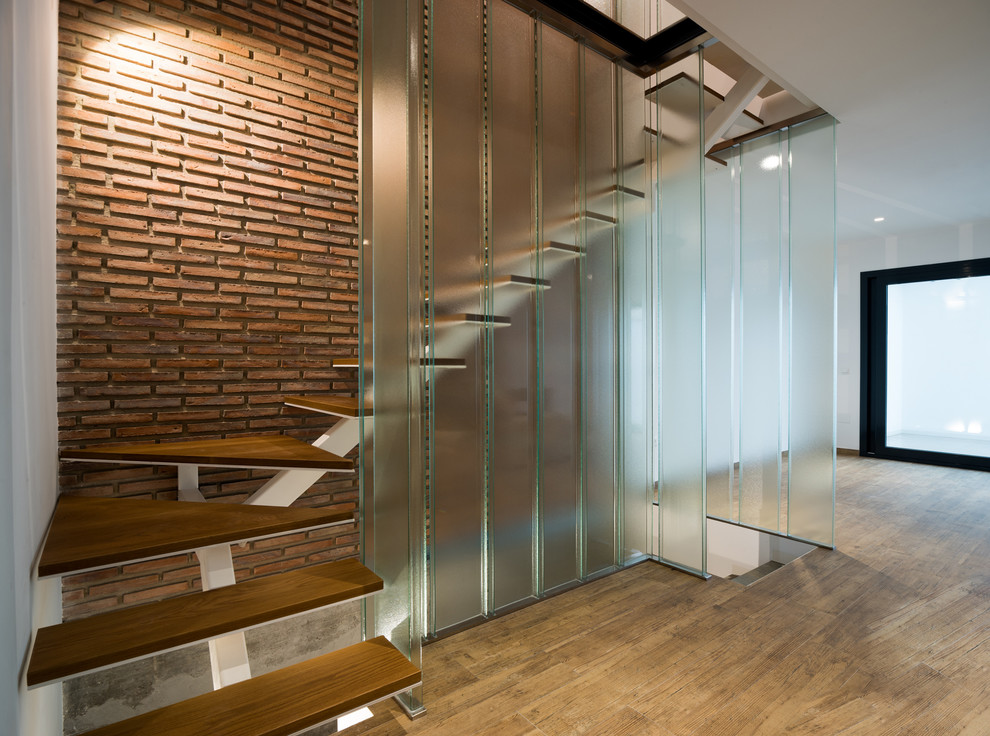 Стильный дизайн: угловая лестница среднего размера в современном стиле с деревянными ступенями - последний тренд