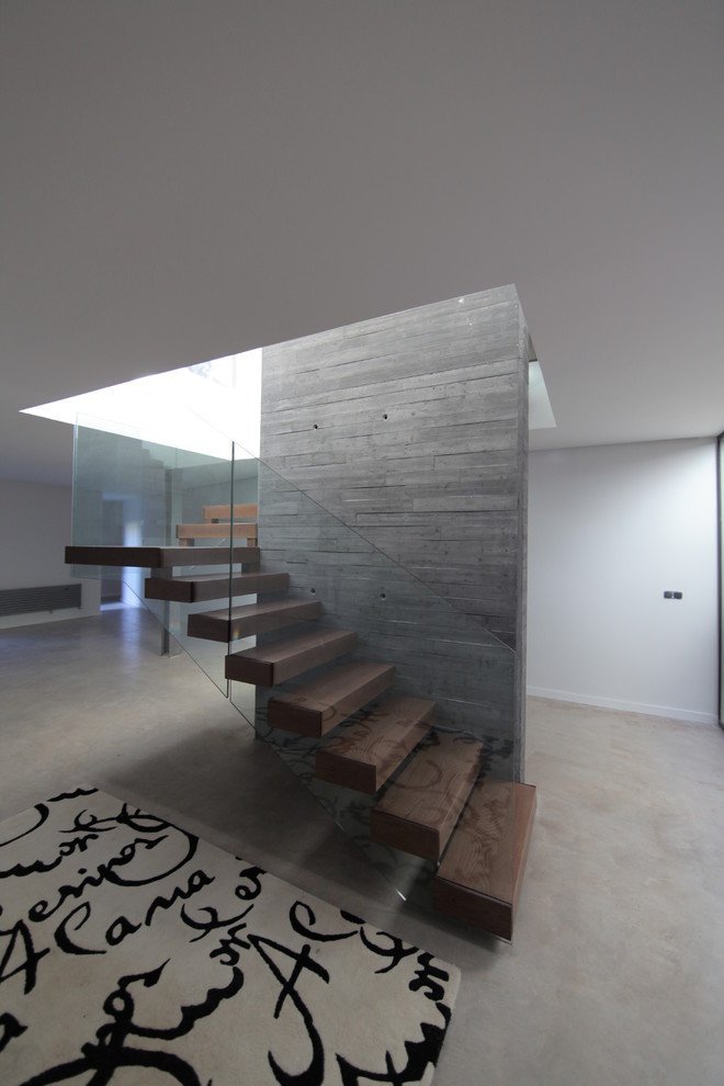 Photo of a contemporary staircase in Valencia.