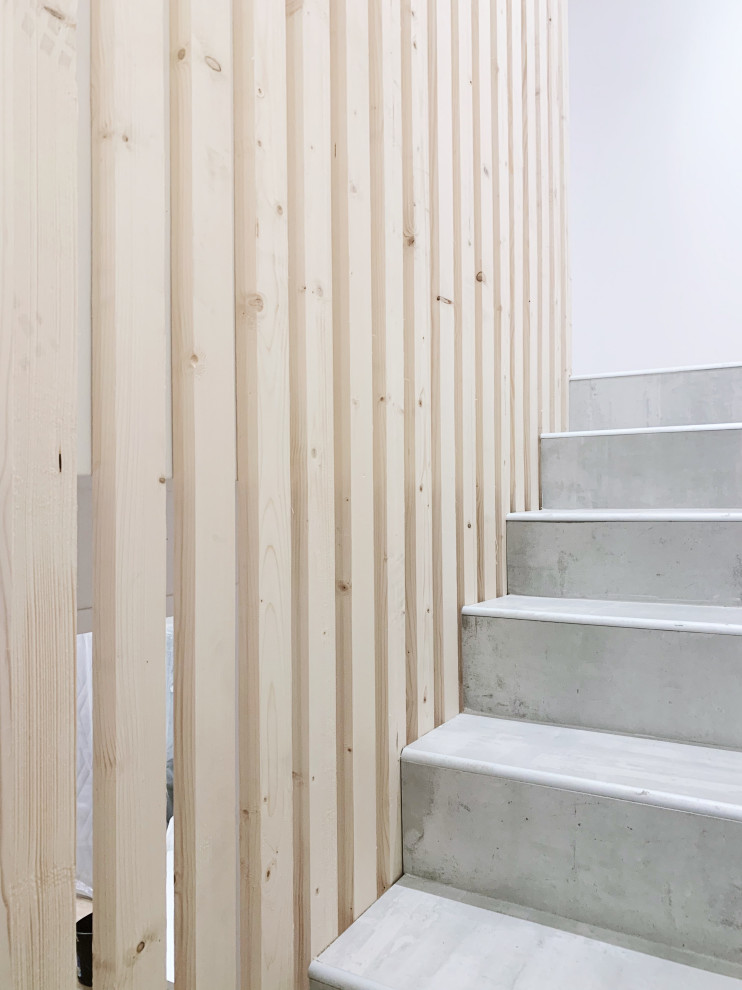 Пример оригинального дизайна: прямая бетонная лестница в современном стиле с бетонными ступенями и деревянными перилами
