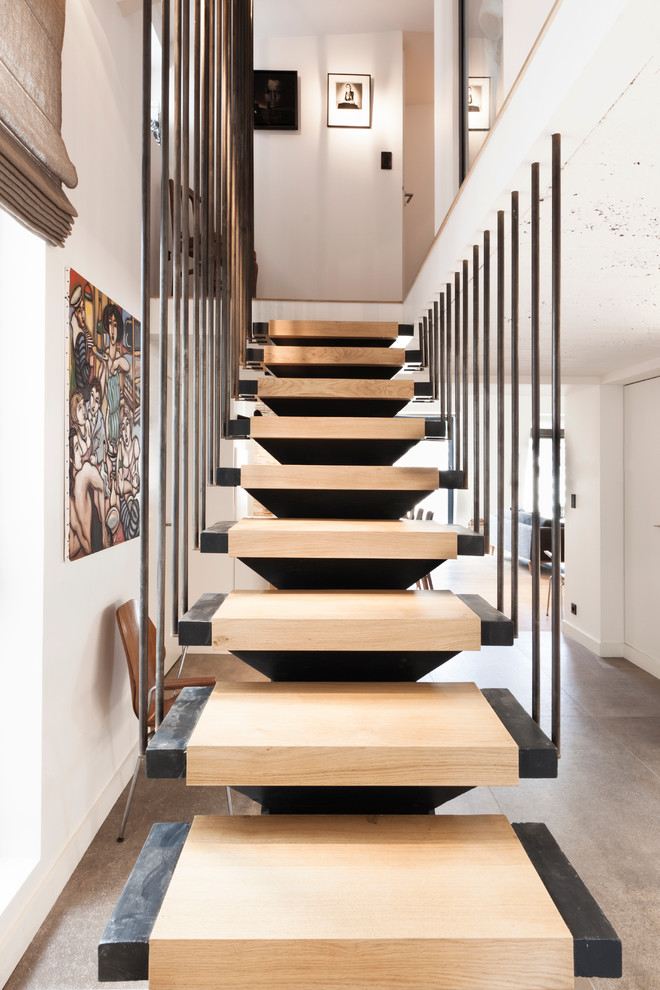 Idées déco pour un escalier sans contremarche droit scandinave de taille moyenne avec des marches en bois.