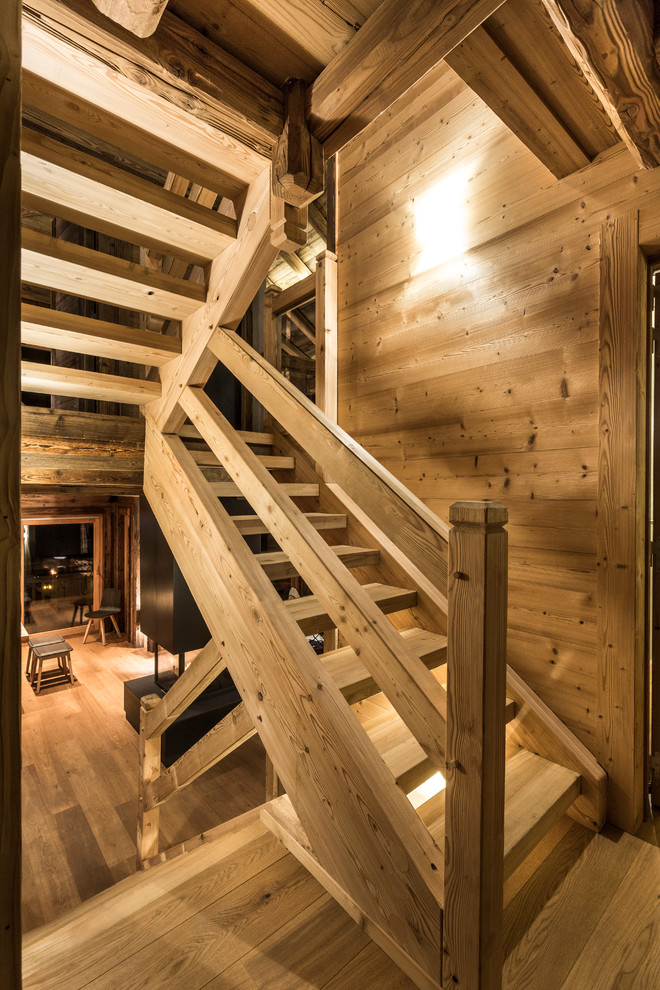 This is an example of a rustic staircase in Grenoble.