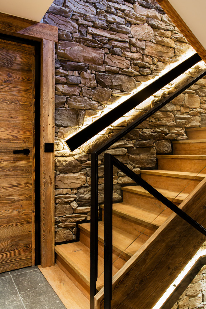 This is an example of a rustic staircase in Lyon.