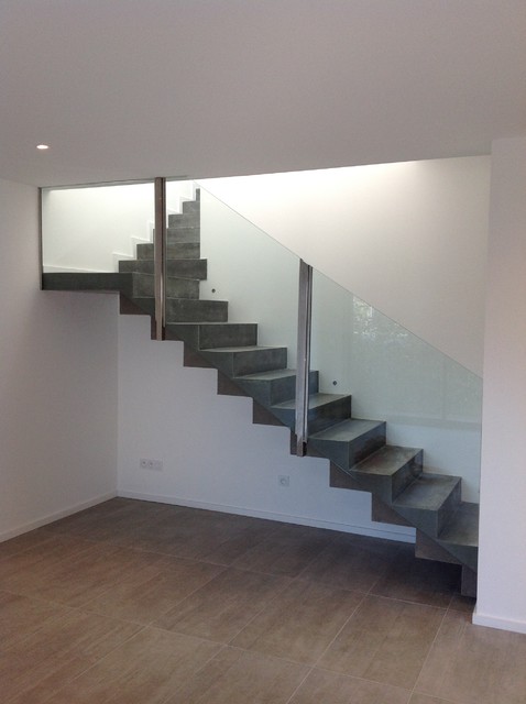 Conception d'un escalier béton avec garde-corps en verre - Moderne -  Escalier - Toulouse - par Myriam Galibert Aménagement | Houzz