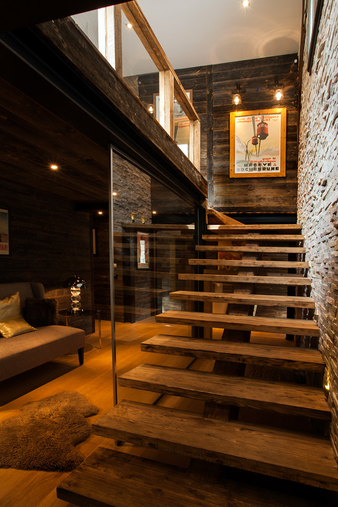 Inspiration for a rustic staircase remodel in Lyon