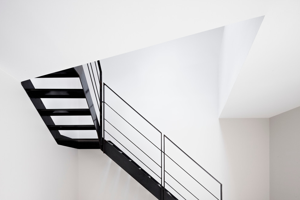 ボルドーにあるコンテンポラリースタイルのおしゃれな階段の写真