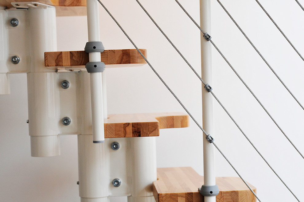 Idee per una piccola scala a rampa dritta chic con pedata in legno