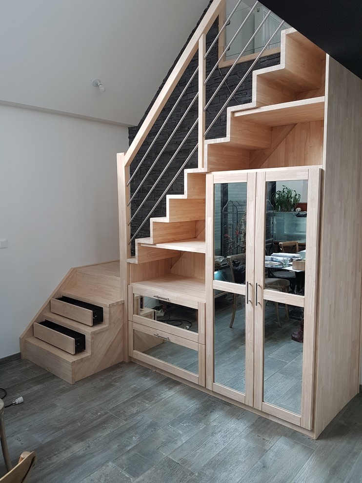 Design ideas for a medium sized modern wood l-shaped mixed railing staircase in Lille with wood risers.