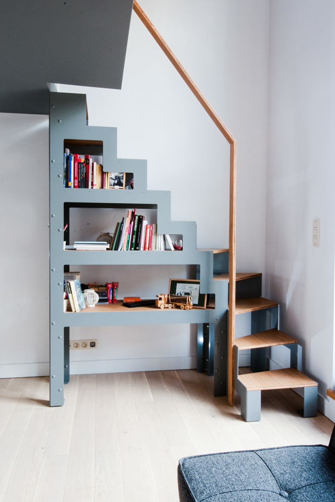 Escalier bibliothèque Libro et rambarde dressing ouvert pour mezzanine -  Industrial - Staircase - Paris - by JOA France | Houzz