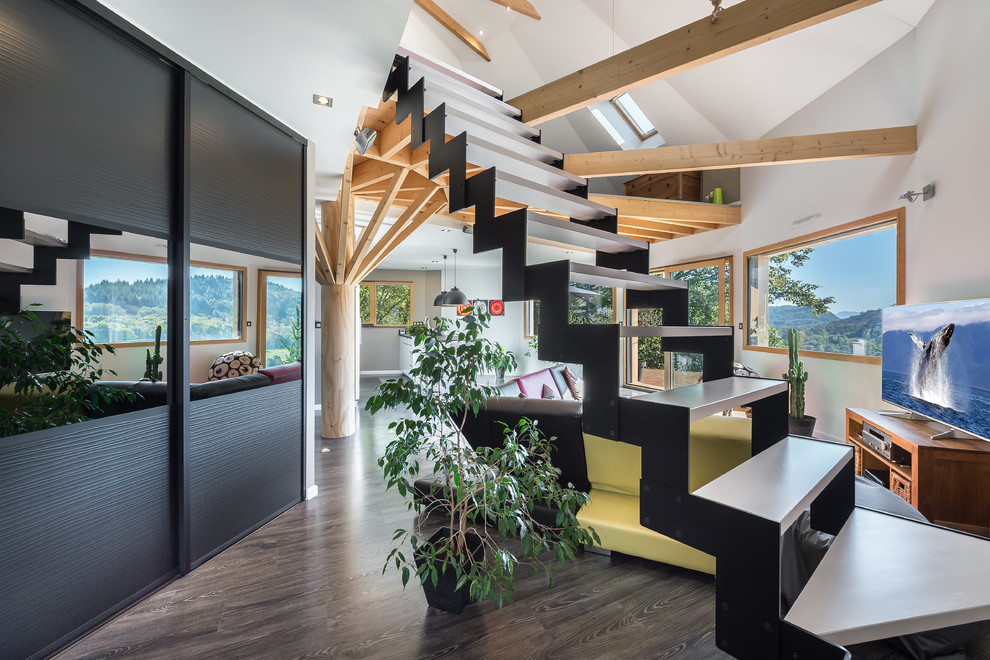 Idée de décoration pour un escalier sans contremarche droit design de taille moyenne avec des marches en bois peint.