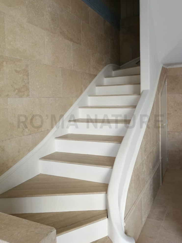 Design ideas for a classic l-shaped staircase in Dijon with travertine treads.