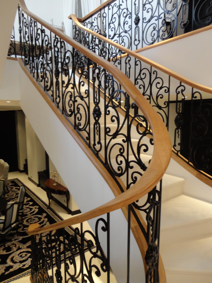 Inspiration for a classic staircase in Rennes.