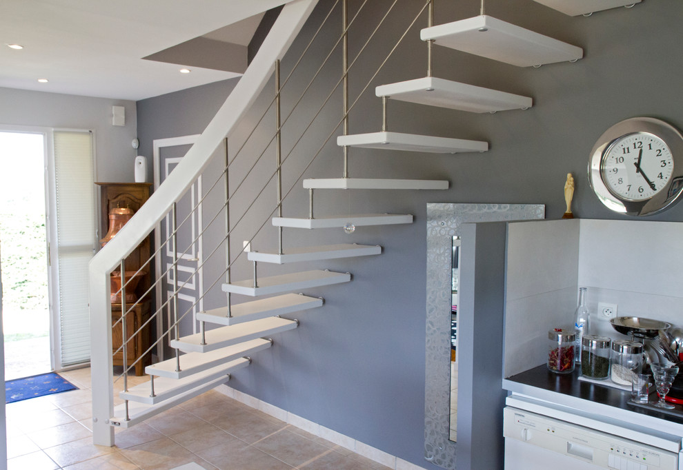 Design ideas for a modern staircase in Nice.