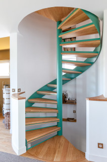 Дизайн лестницы на второй этаж в частном доме + фото