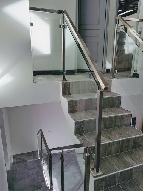 Garde-corps inox gamme carrée verre plein, escalier passerelle et mezzanine  - Moderne - Escalier - Paris - par Tendance Inox - Garde-corps inox  sur-mesure | Houzz