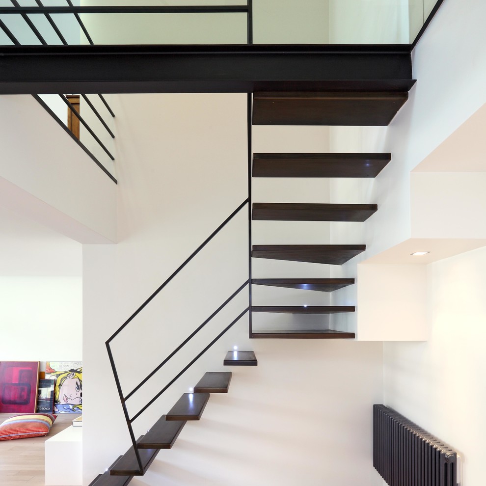 Inspiration pour un escalier sans contremarche design en L de taille moyenne avec des marches en métal.