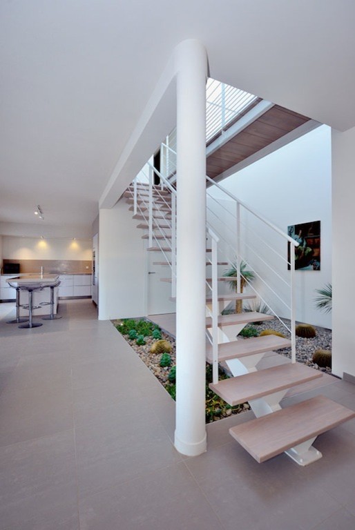 Design ideas for a large contemporary wood straight staircase in Montpellier with open risers.