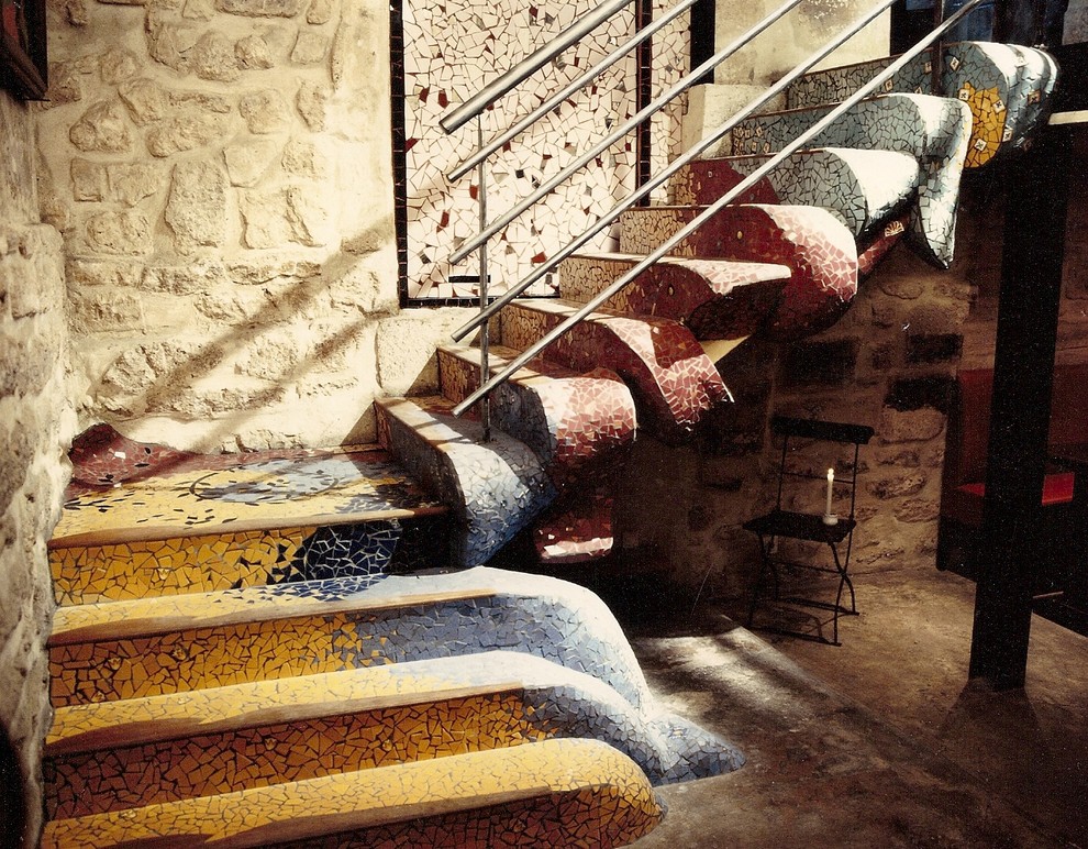 Cette image montre un escalier méditerranéen.