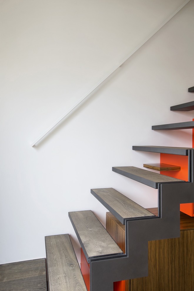 Cette photo montre un escalier sans contremarche tendance avec des marches en bois.