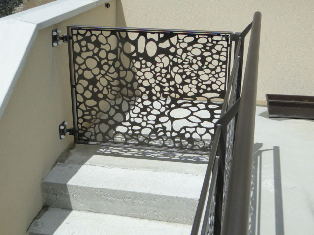 Portillon design - Contemporain - Escalier - Grenoble - par Racken Metal :  panneaux décoratifs & garde-corps | Houzz