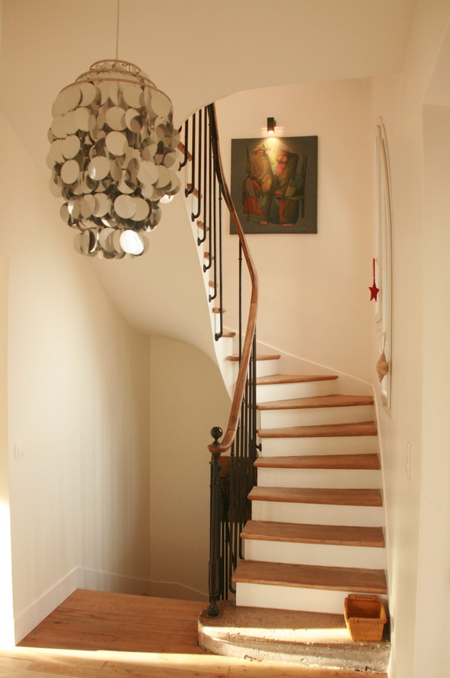 Inspiration for a 1960s staircase remodel in Paris