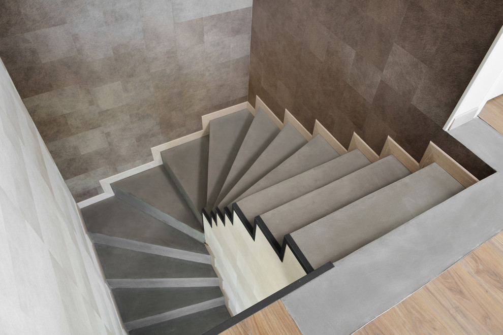 Réalisation d'un escalier design en U et béton avec des contremarches en béton.