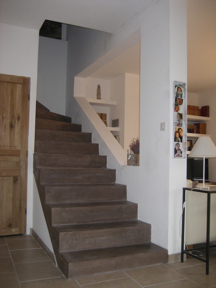 Exemple d'un escalier éclectique avec éclairage.