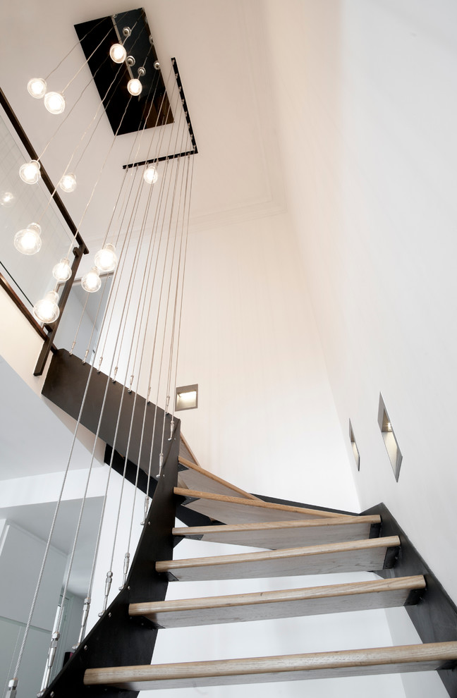 Moderne Treppe in Paris