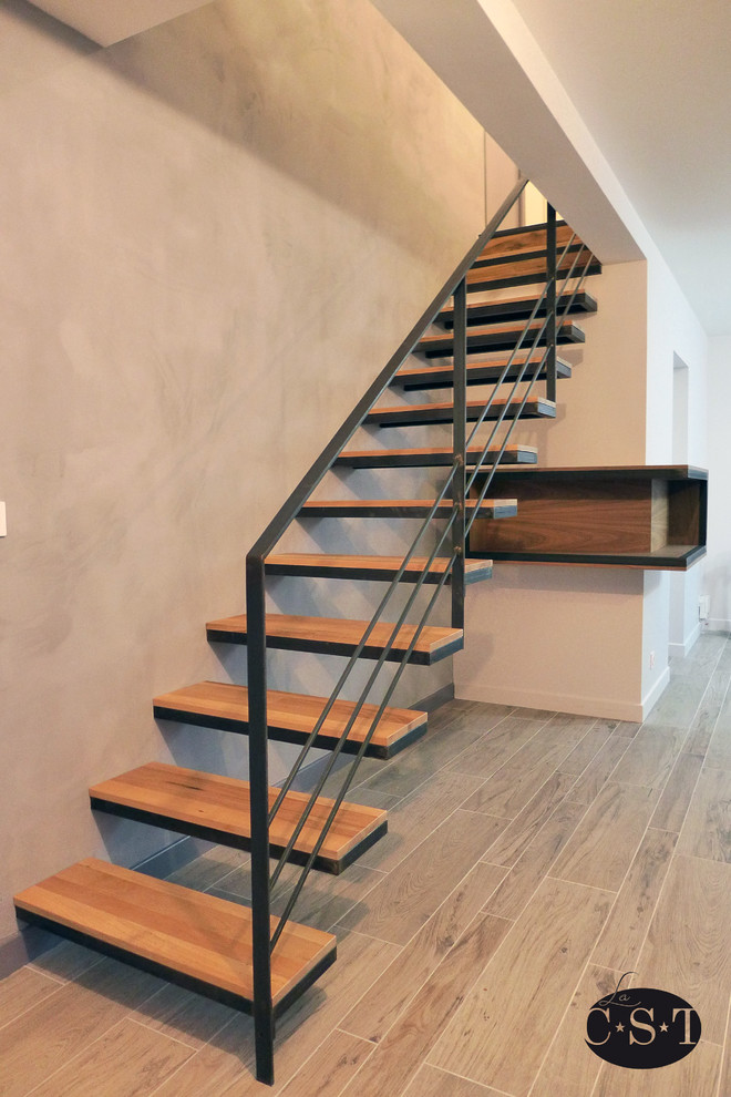 Design ideas for a large industrial wood straight staircase in Paris with open risers.