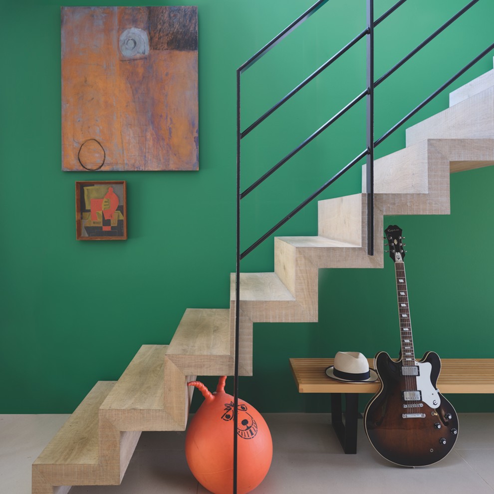 Staircase - contemporary staircase idea in Paris
