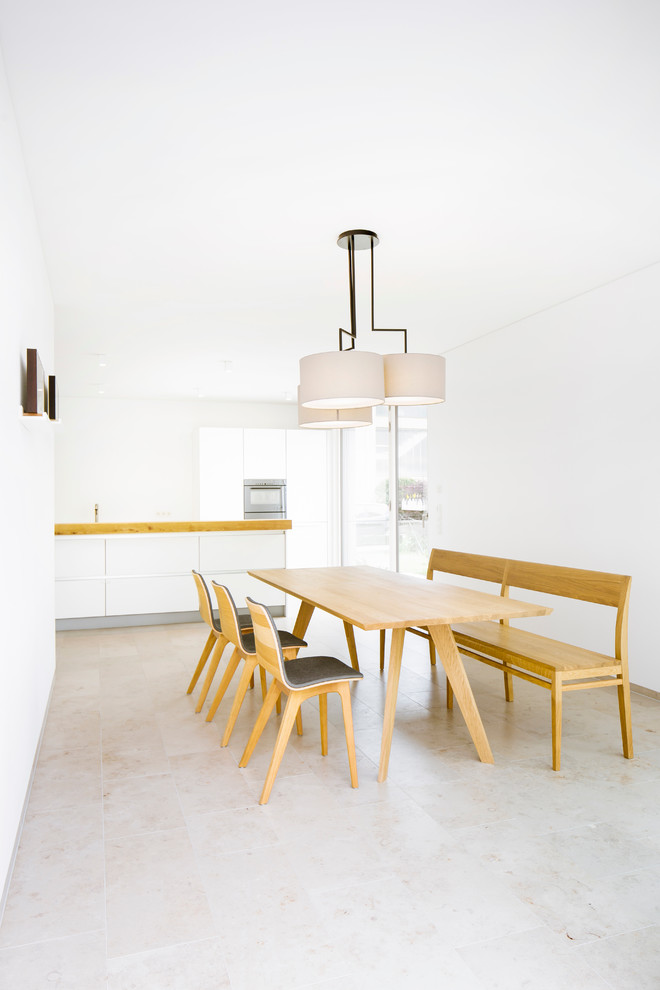 Свежая идея для дизайна: кухня-столовая среднего размера в стиле модернизм с белыми стенами и полом из линолеума - отличное фото интерьера
