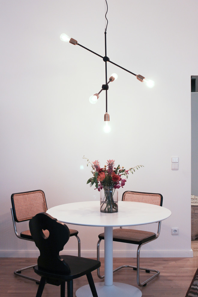 Dining room - contemporary dining room idea in Berlin