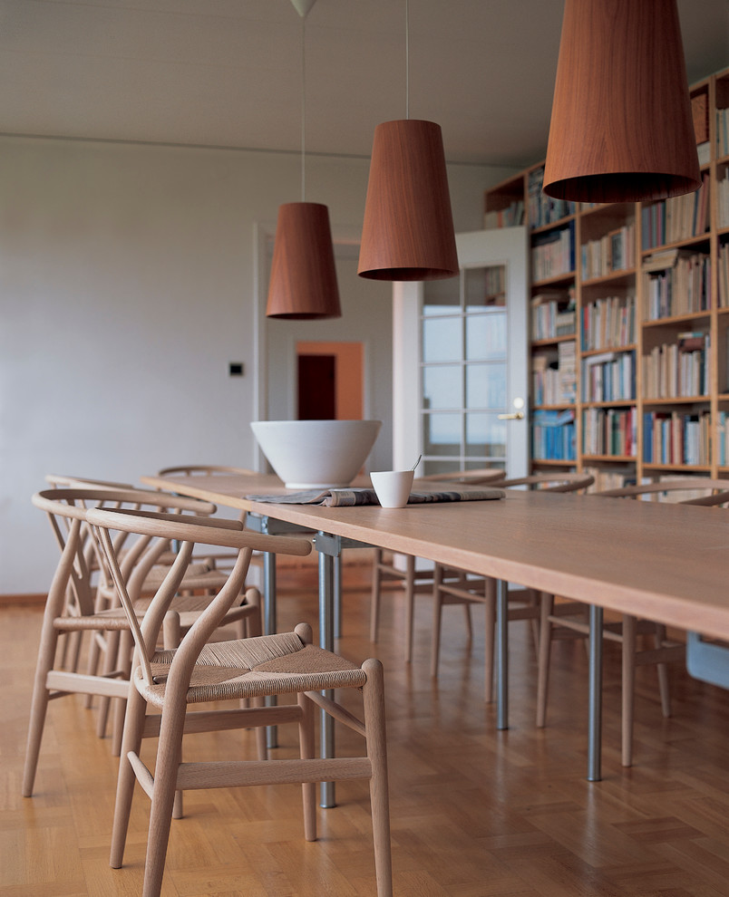Inspiration for a contemporary dining room in Cologne.